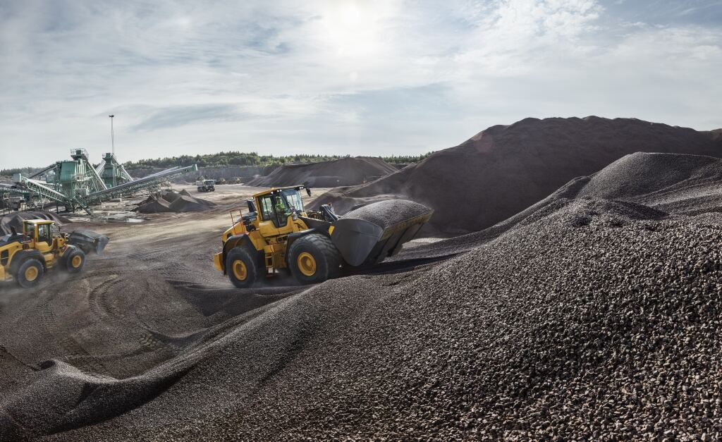 Equipos de construcción y minería en obra disponibles para alquiler