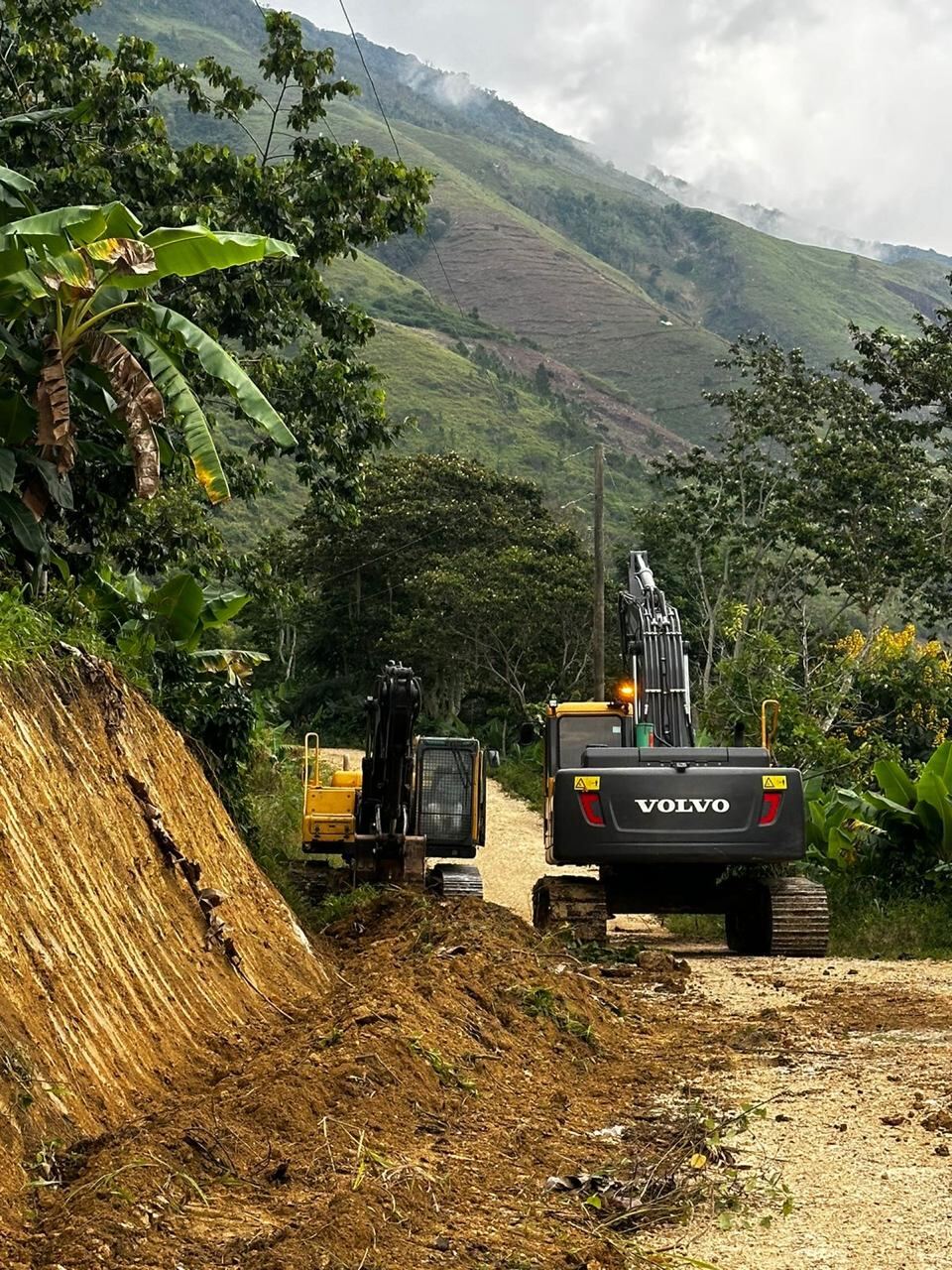 Volvo CE en carretera de montaña